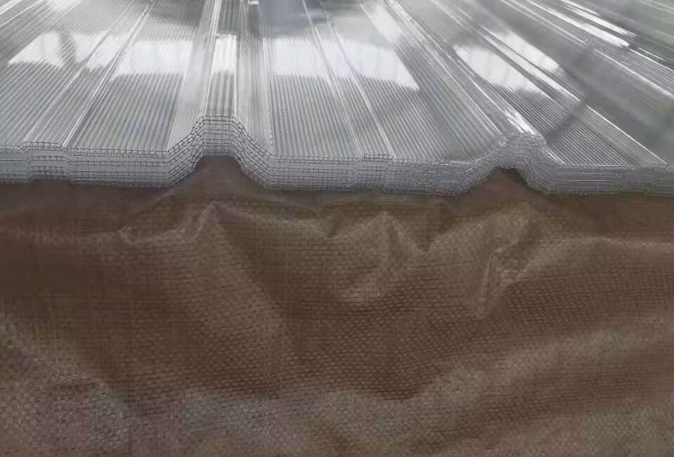 日光瓦是专为温室和阳光房顶部设计的保温隔热采光产品