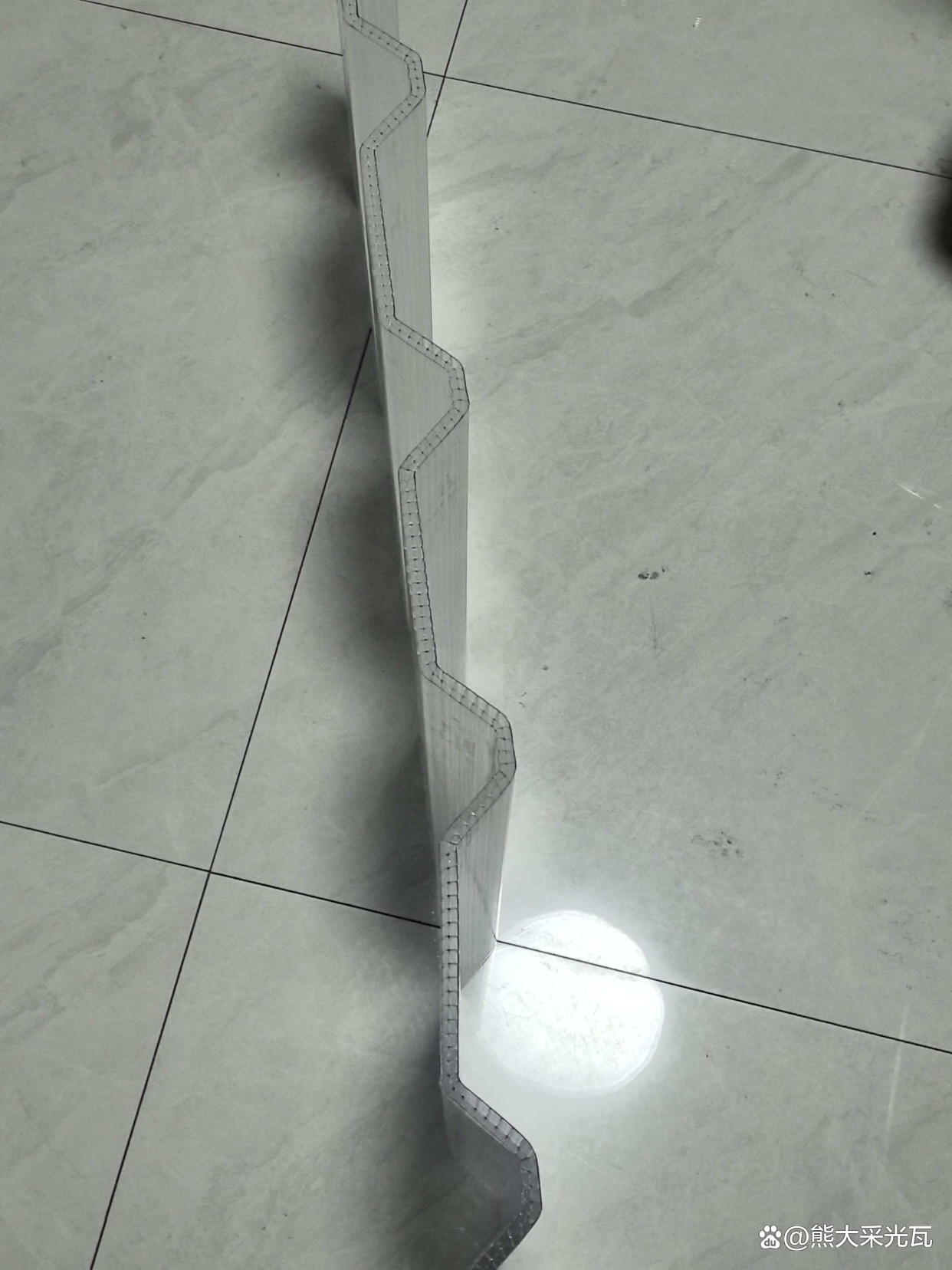 三层中空日光瓦1070型7个波4个间距215一个间距122另一个间距117